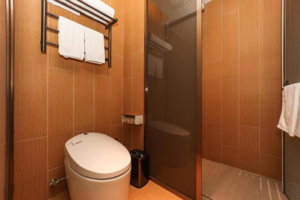 Ji Xujiahui Guanshengyuan Road Hotel 3*